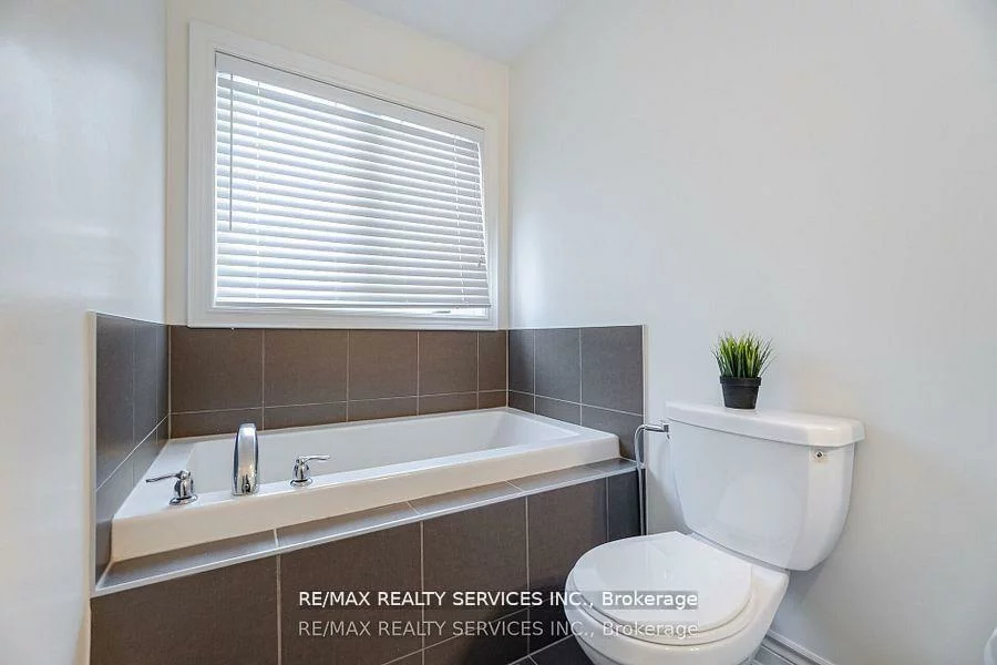 7, Lady Evelyn, Bram West, Brampton