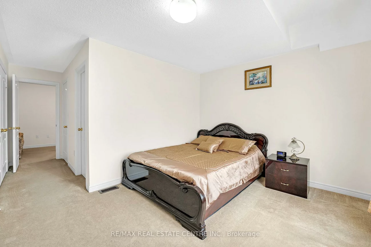 18, Kawana, Bram West, Brampton