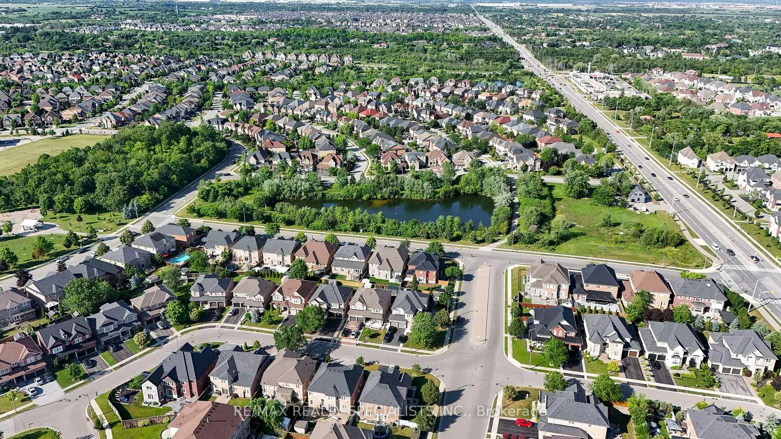 21, Lauderhill, Vales of Castlemore North, Brampton