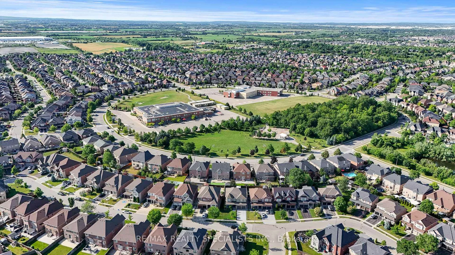 21, Lauderhill, Vales of Castlemore North, Brampton