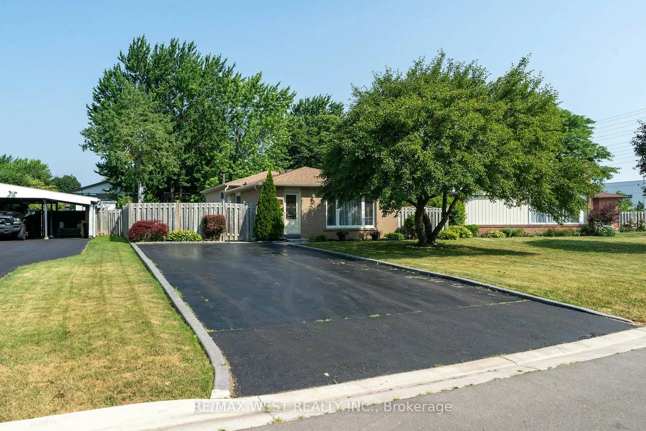 44, Fidelia, Southgate, Brampton