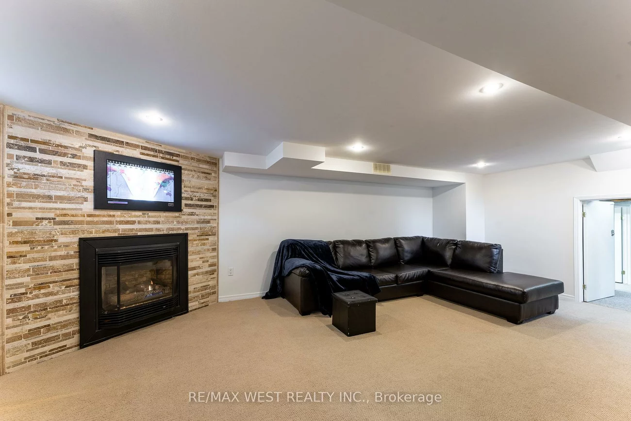 44, Fidelia, Southgate, Brampton