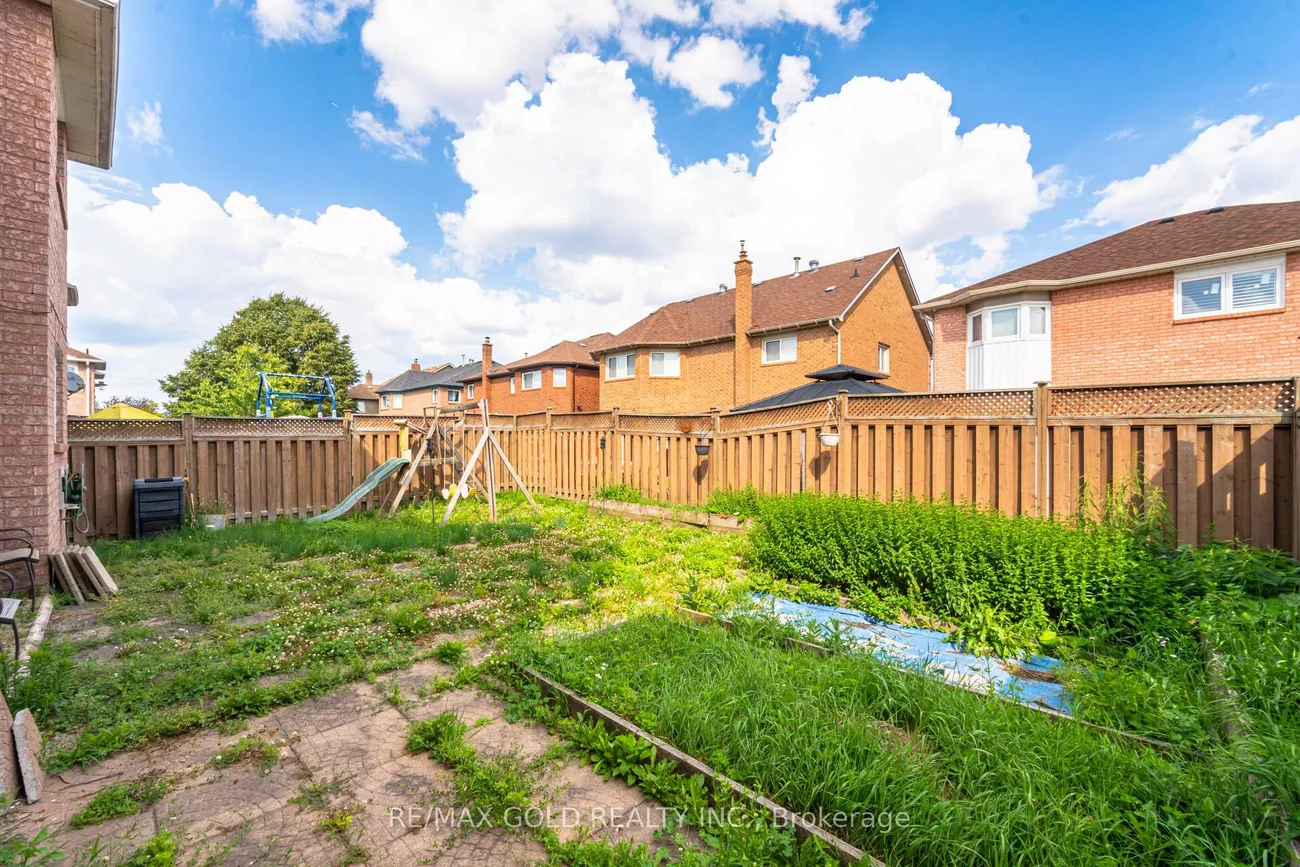 32, Hollybush, Sandringham-Wellington, Brampton