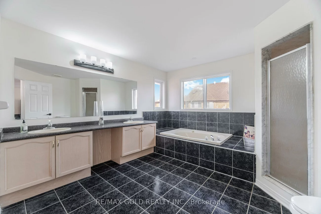 32, Hollybush, Sandringham-Wellington, Brampton