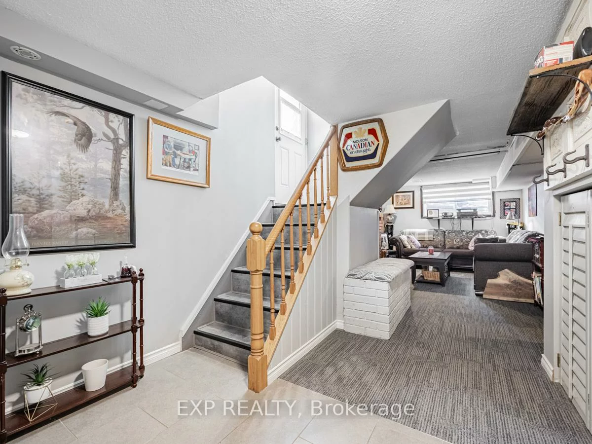 94, Archibald, Brampton West, Brampton