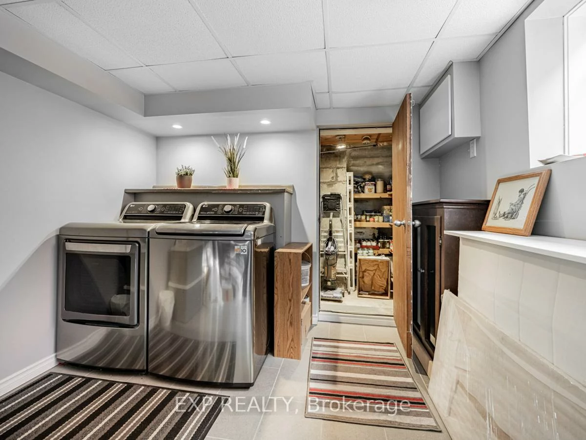 94, Archibald, Brampton West, Brampton