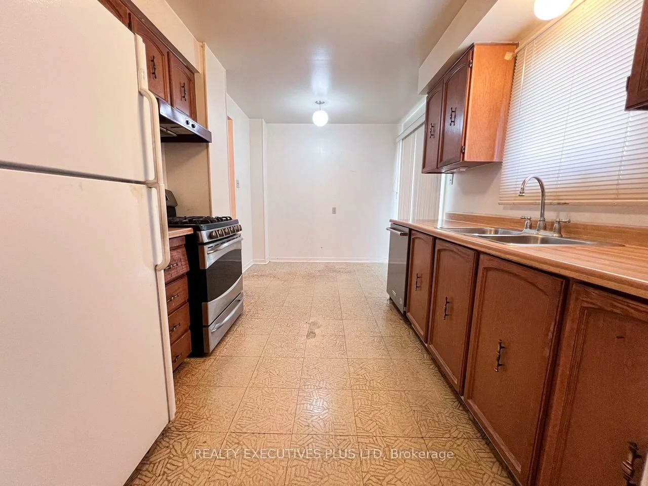 11, Lacewood, Westgate, Brampton