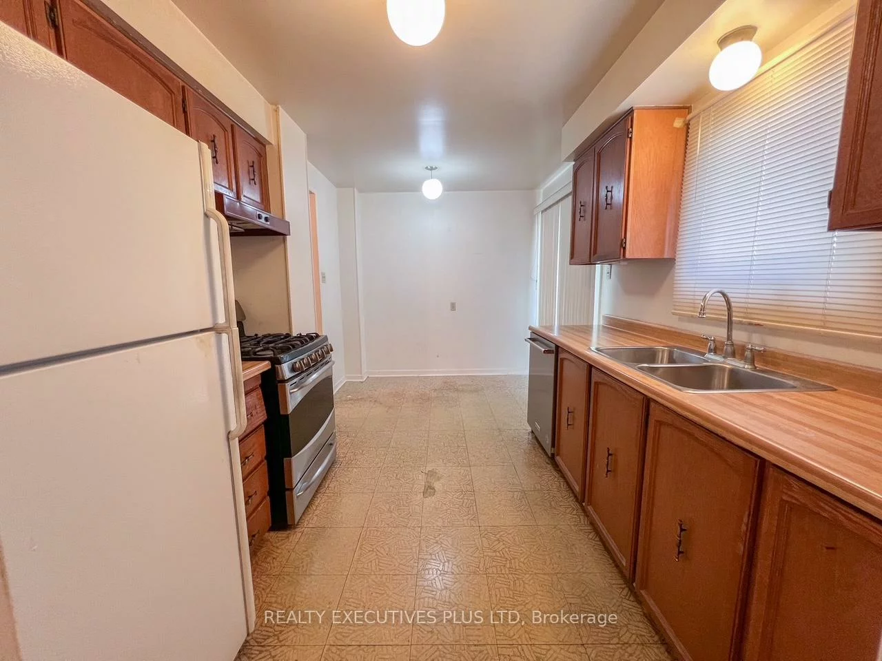 11, Lacewood, Westgate, Brampton