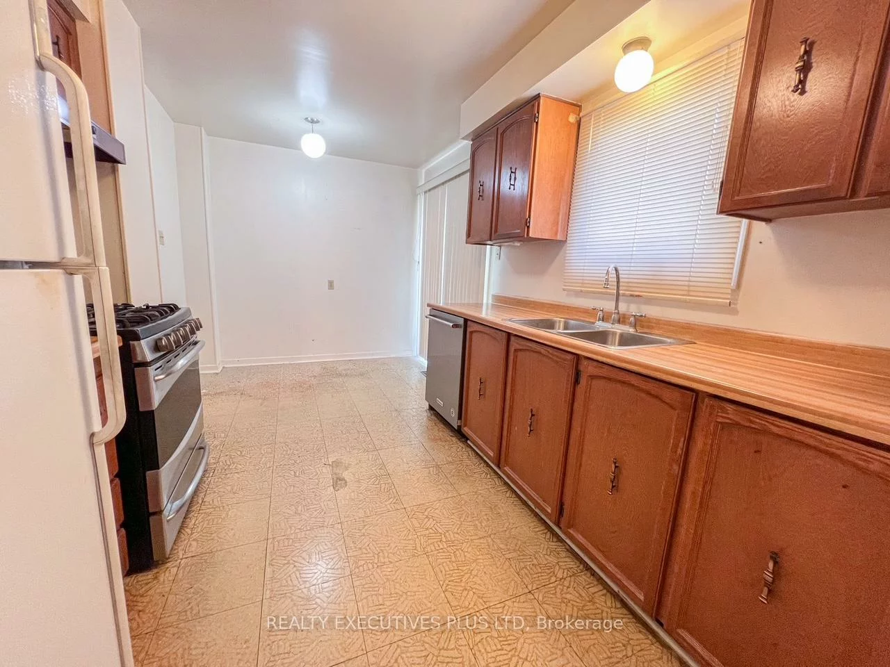 11, Lacewood, Westgate, Brampton