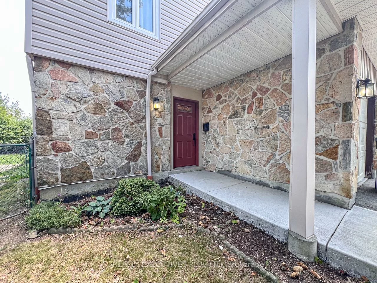 11, Lacewood, Westgate, Brampton