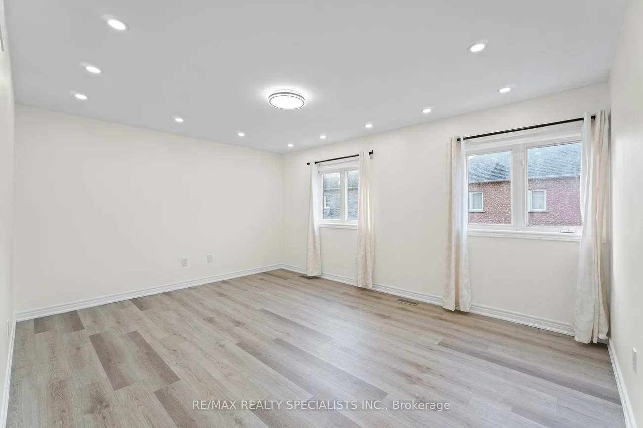 16, Banks, Vales of Castlemore, Brampton