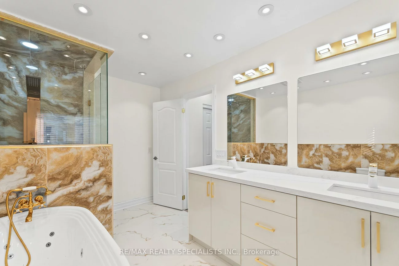 16, Banks, Vales of Castlemore, Brampton
