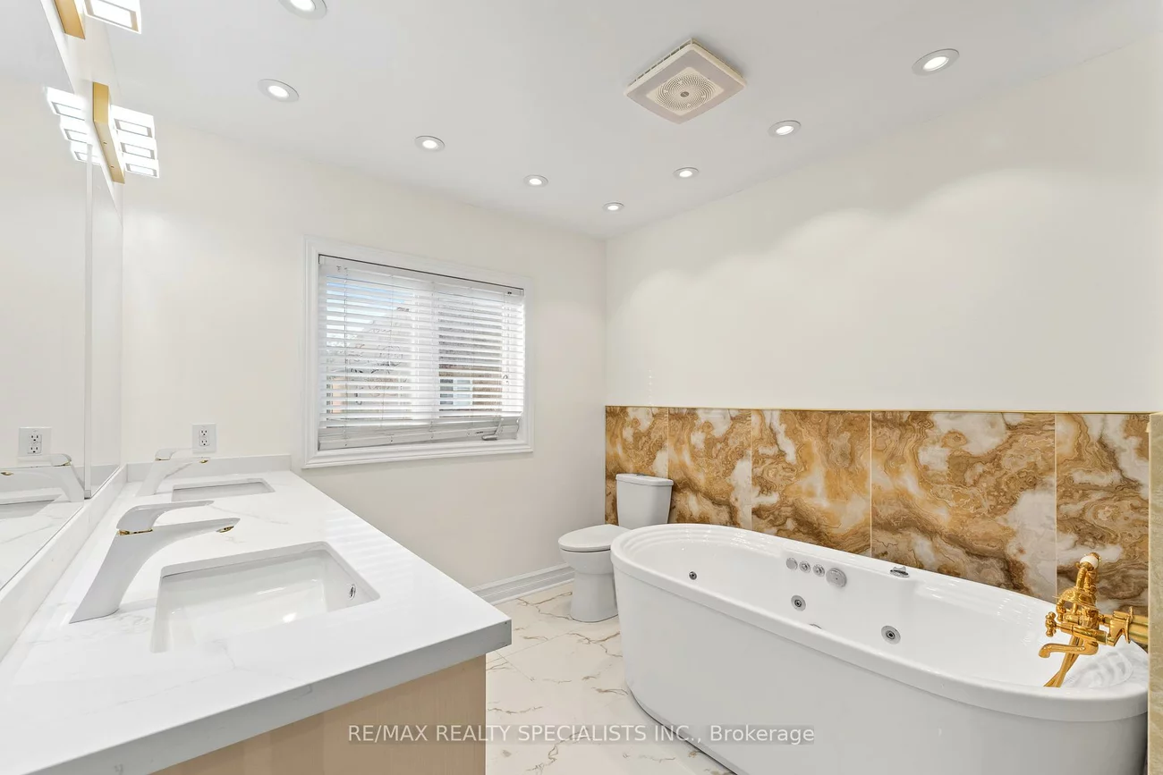 16, Banks, Vales of Castlemore, Brampton