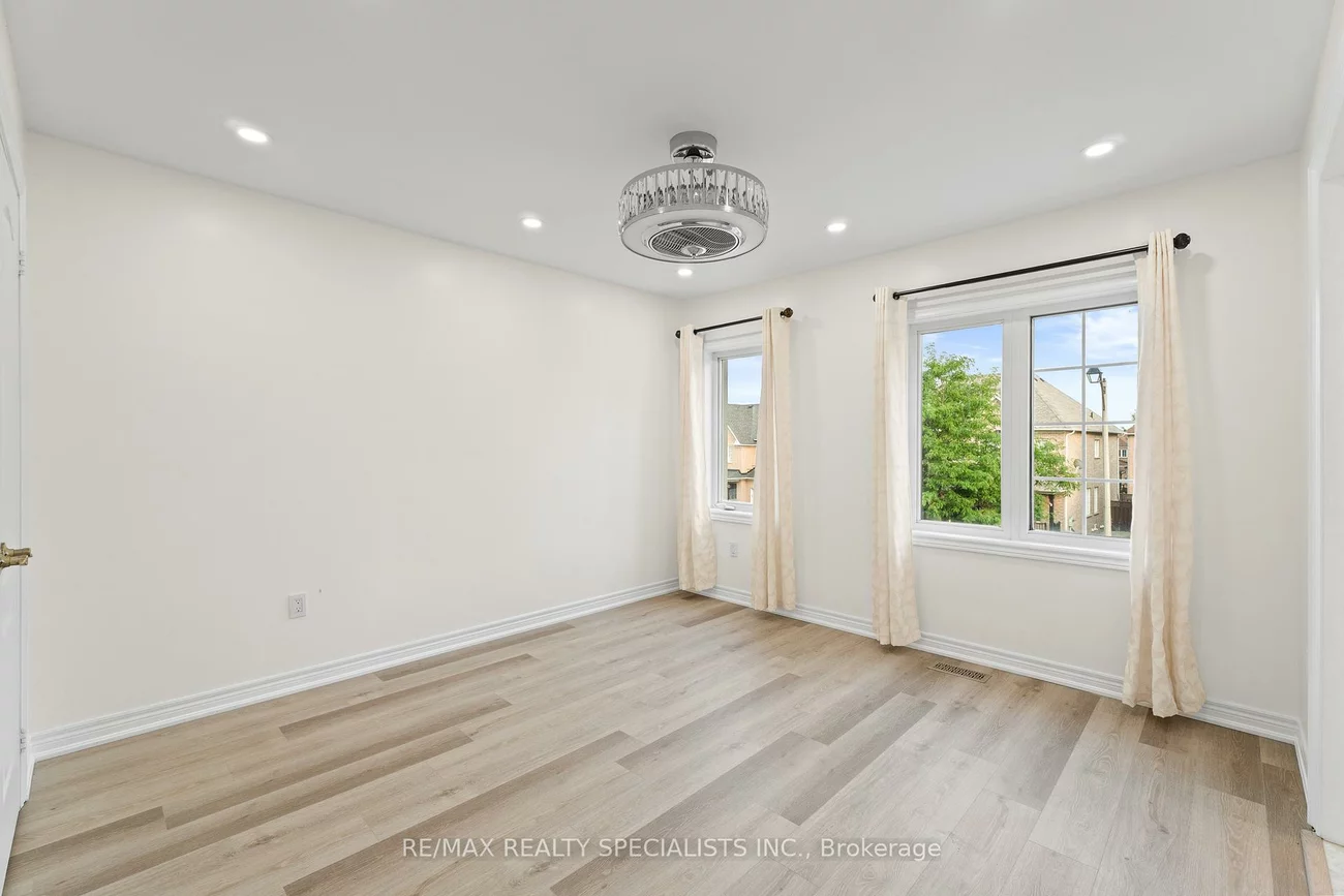 16, Banks, Vales of Castlemore, Brampton