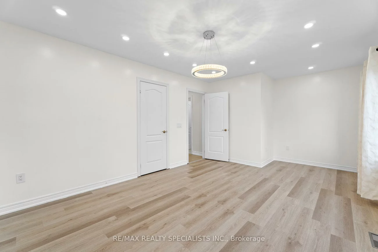 16, Banks, Vales of Castlemore, Brampton