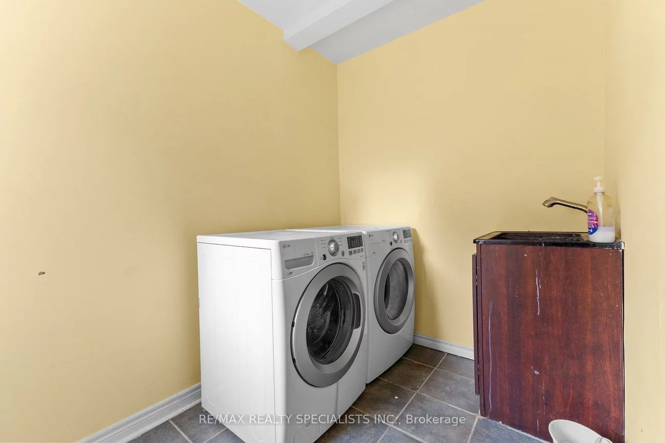 16, Banks, Vales of Castlemore, Brampton