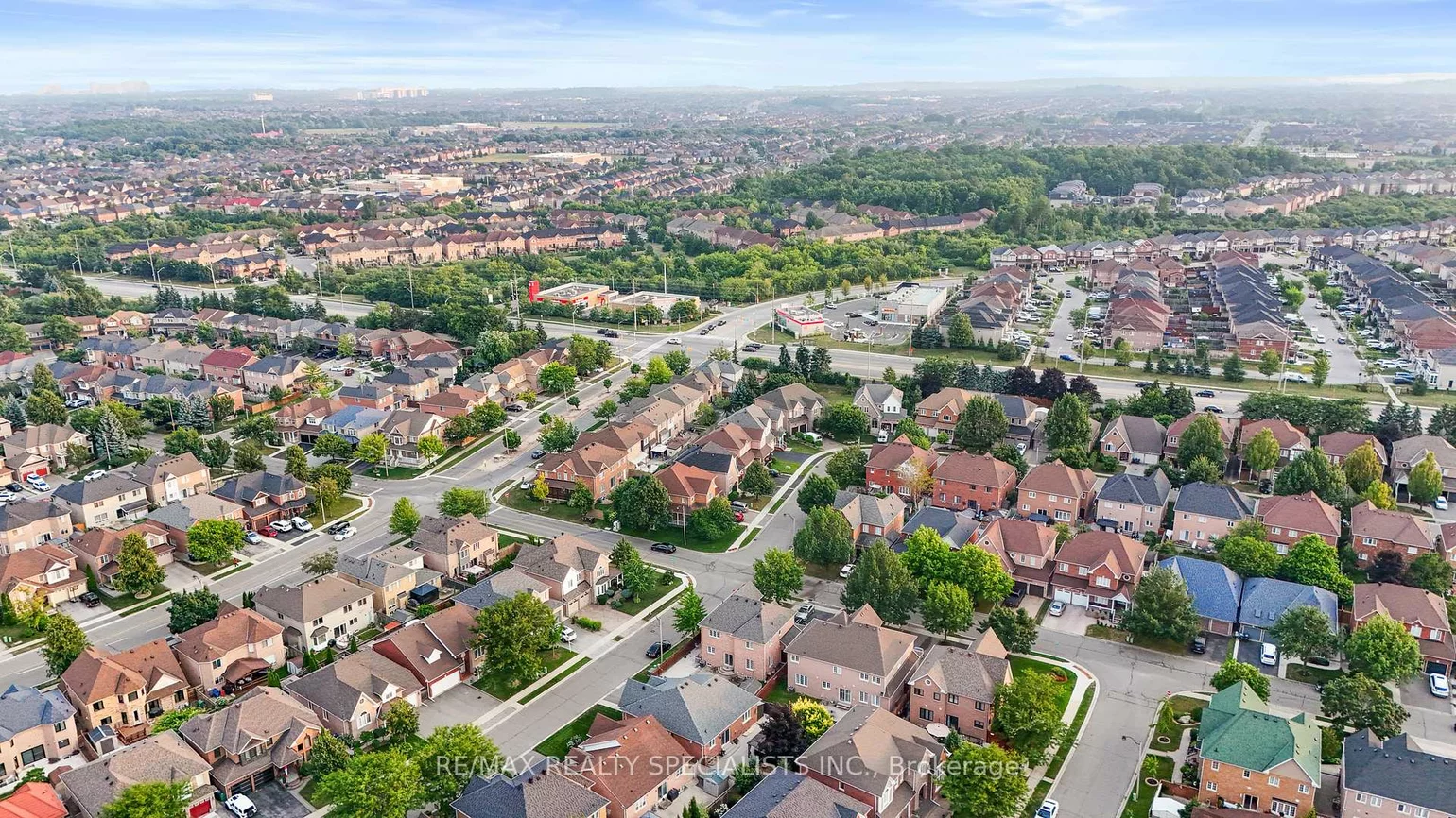16, Banks, Vales of Castlemore, Brampton
