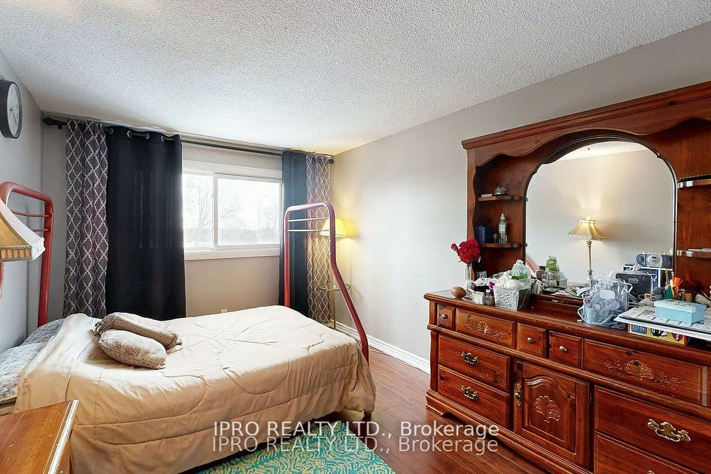 238, Royal Salisbury, Madoc, Brampton