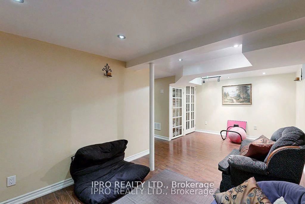 238, Royal Salisbury, Madoc, Brampton