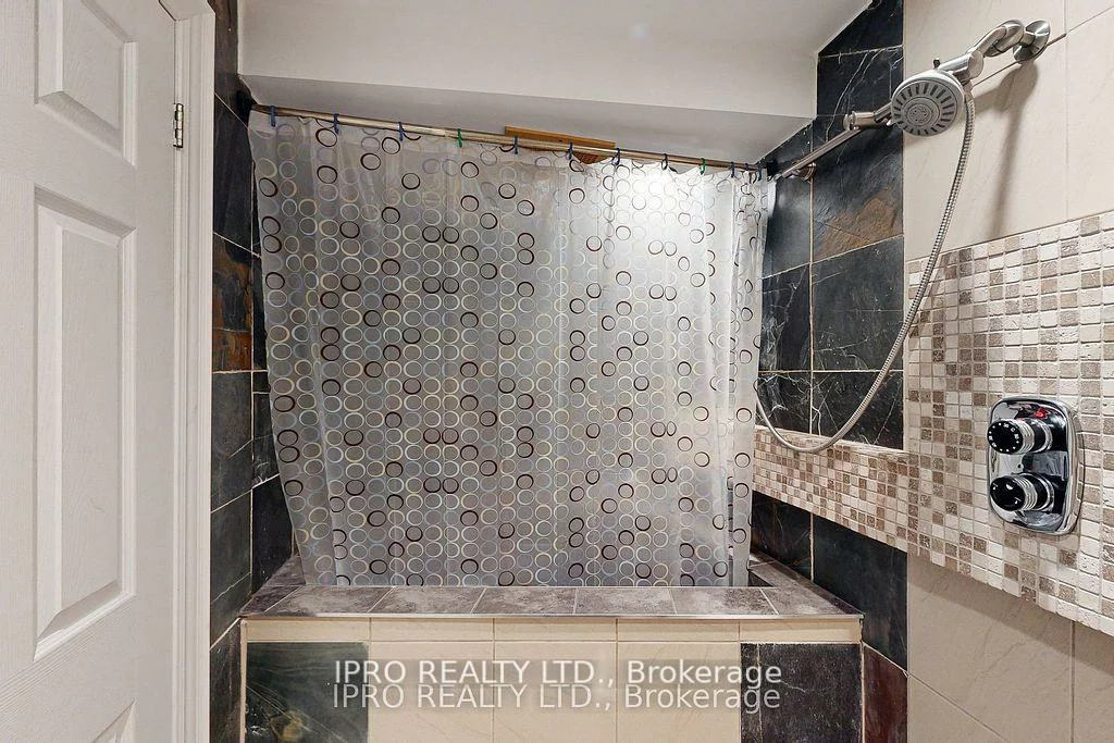 238, Royal Salisbury, Madoc, Brampton