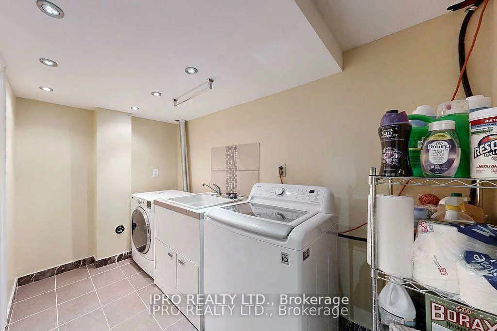 238, Royal Salisbury, Madoc, Brampton