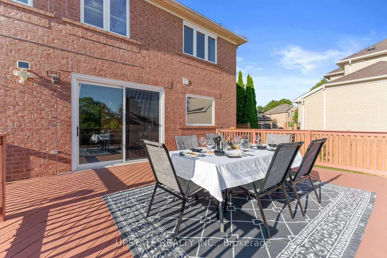28, Cosmo, Vales of Castlemore, Brampton