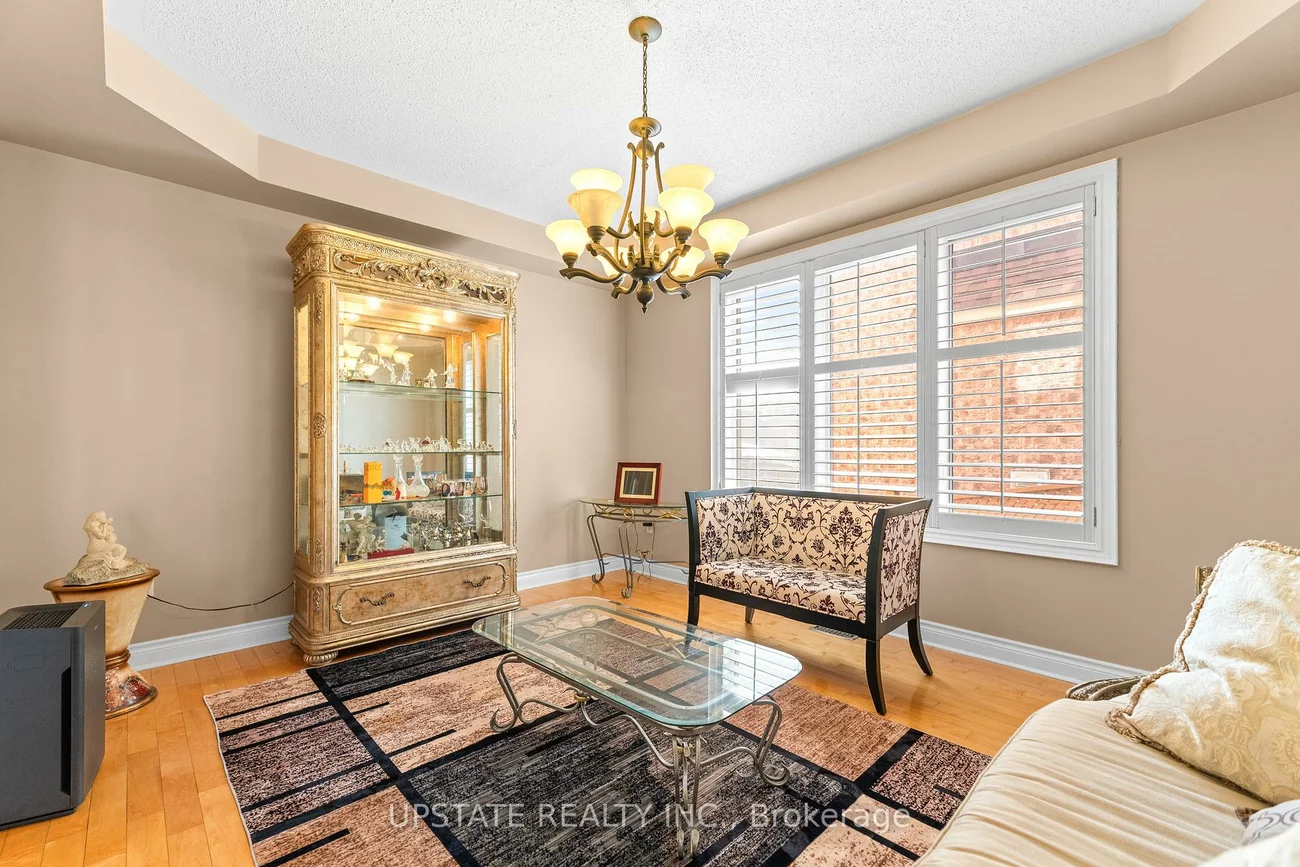 28, Cosmo, Vales of Castlemore, Brampton