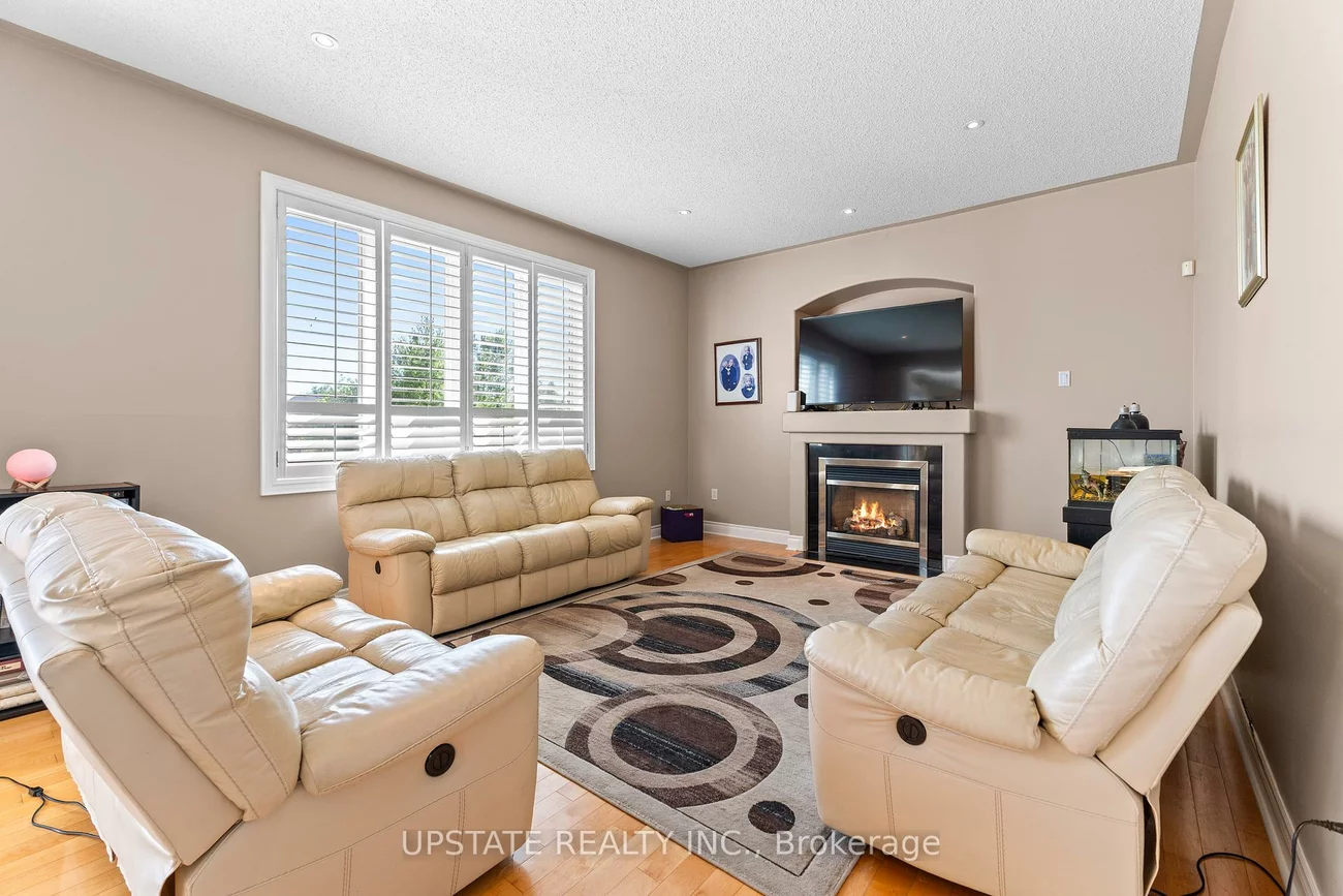 28, Cosmo, Vales of Castlemore, Brampton