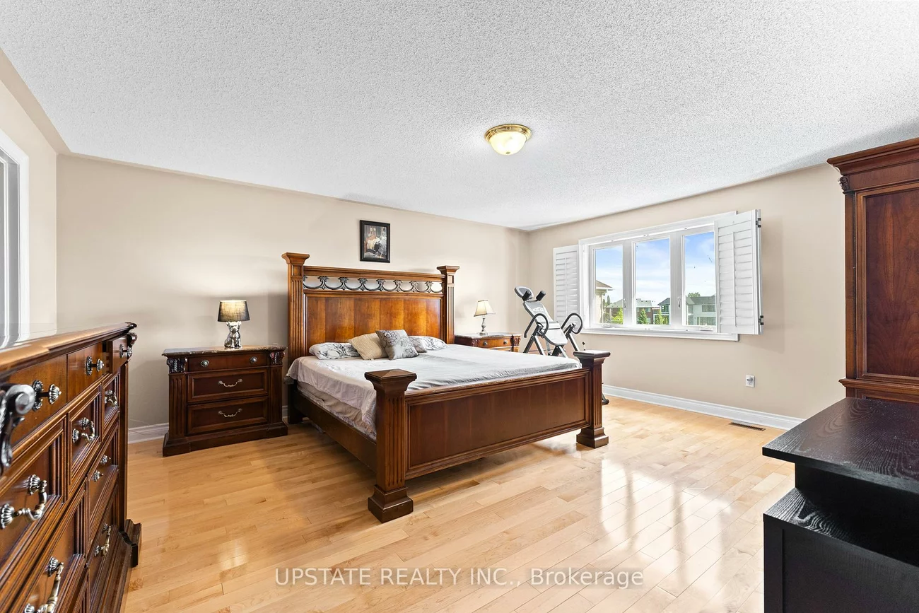 28, Cosmo, Vales of Castlemore, Brampton