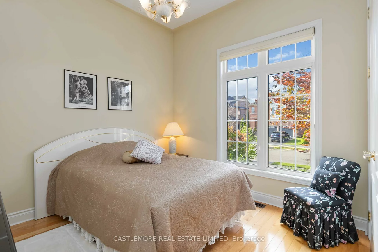 39, Saint Hubert, Vales of Castlemore, Brampton