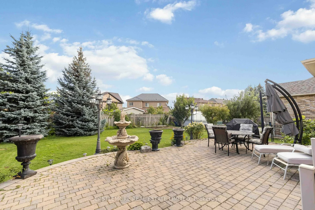 39, Saint Hubert, Vales of Castlemore, Brampton