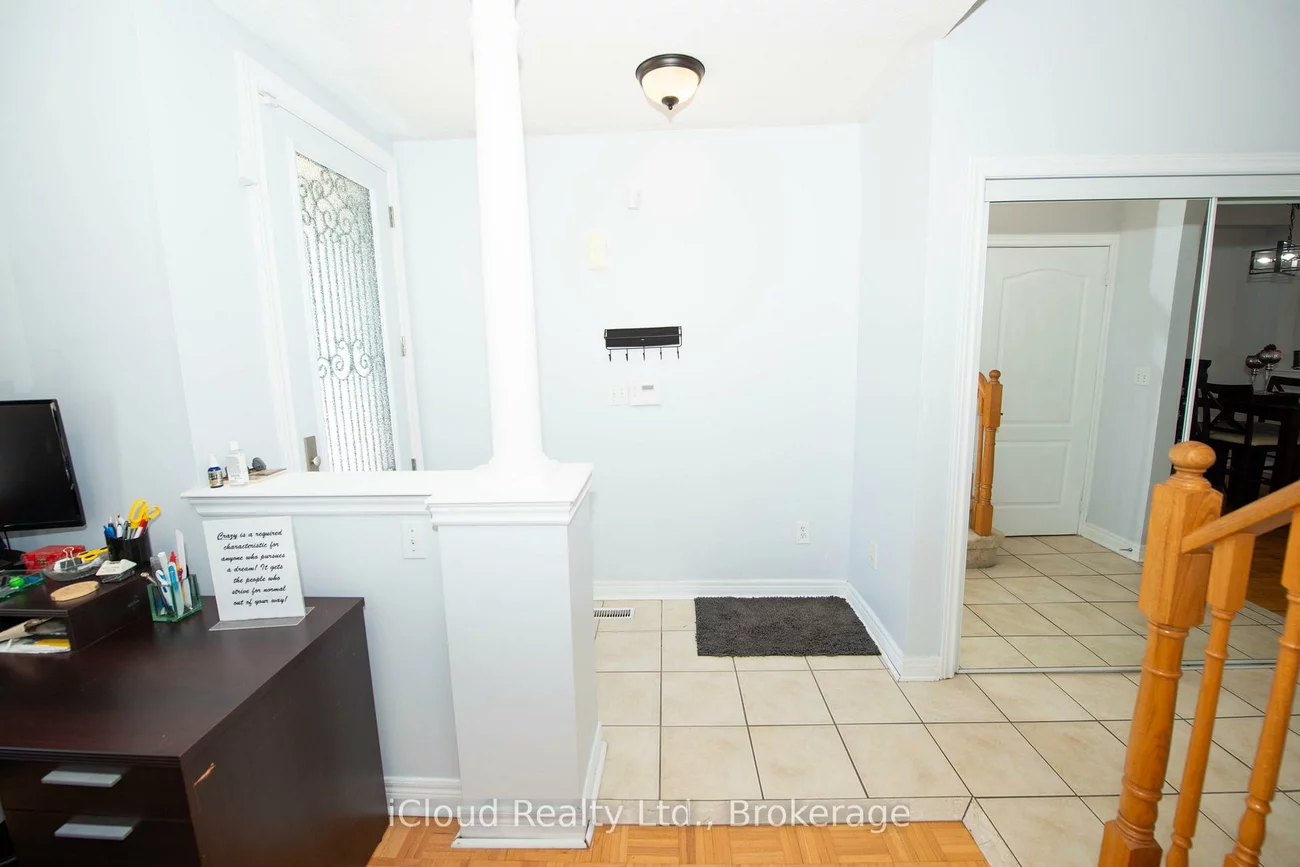 19, Fountainview, Bramalea North Industrial, Brampton