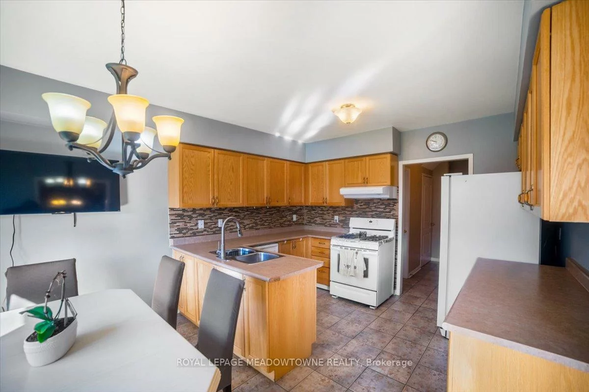 13, Albright, Fletcher's Creek Village, Brampton