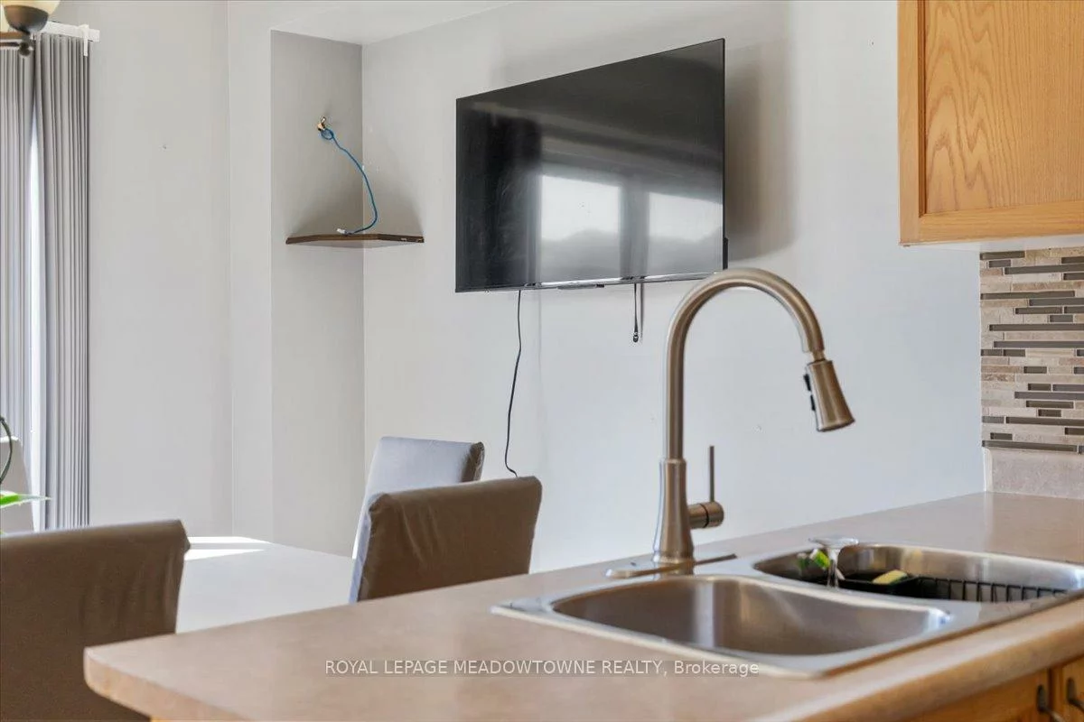 13, Albright, Fletcher's Creek Village, Brampton