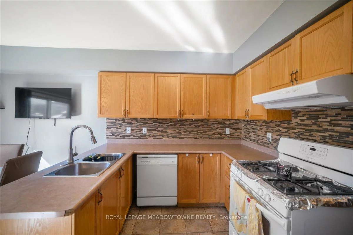 13, Albright, Fletcher's Creek Village, Brampton