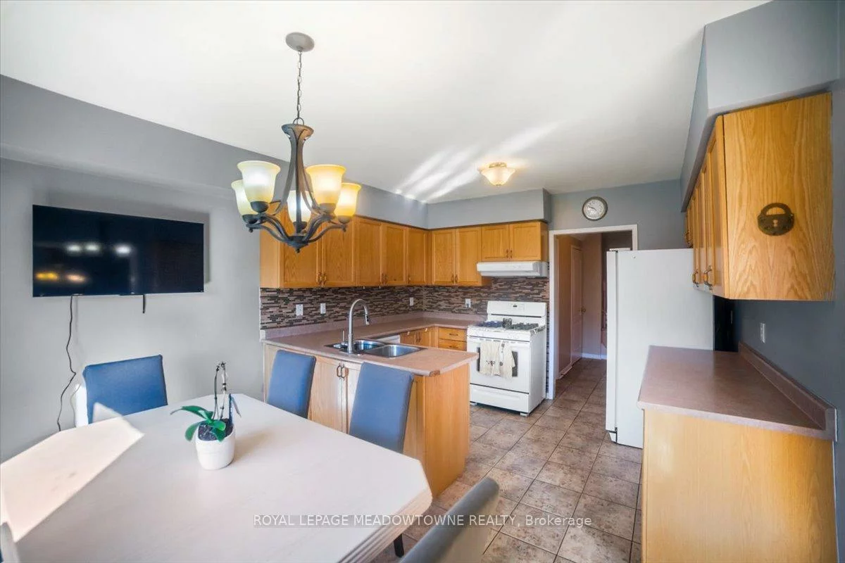 13, Albright, Fletcher's Creek Village, Brampton