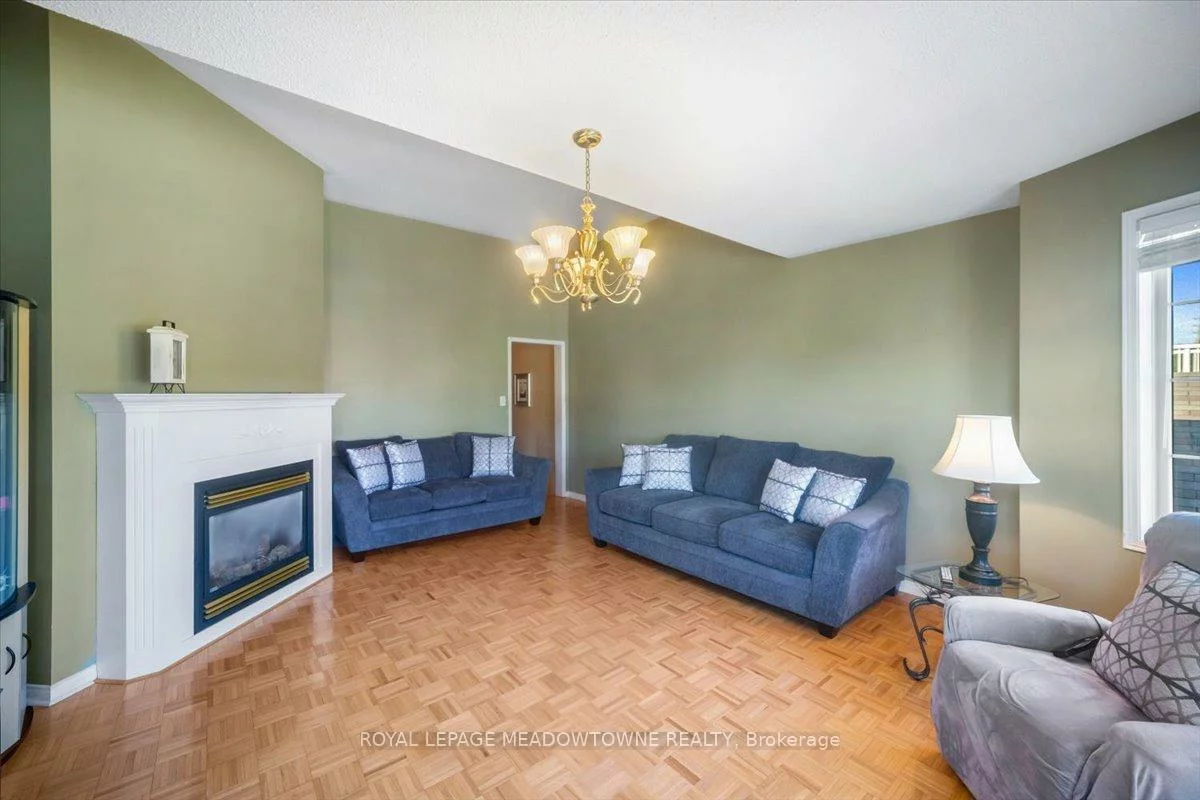 13, Albright, Fletcher's Creek Village, Brampton