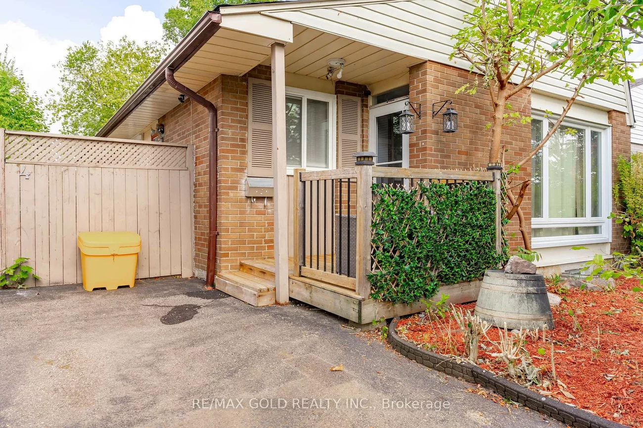 4, Deeside, Southgate, Brampton