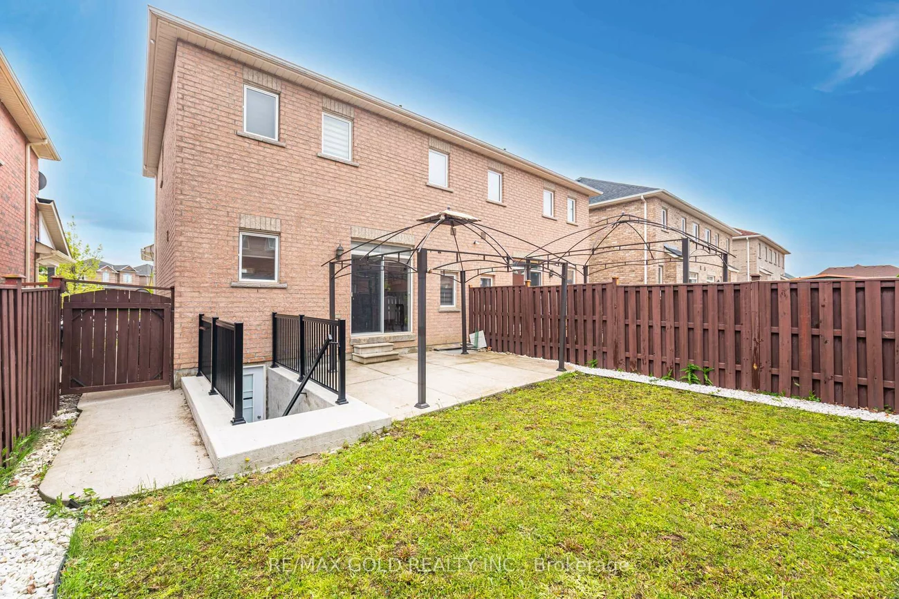 13, Fawson Cove, Sandringham-Wellington, Brampton