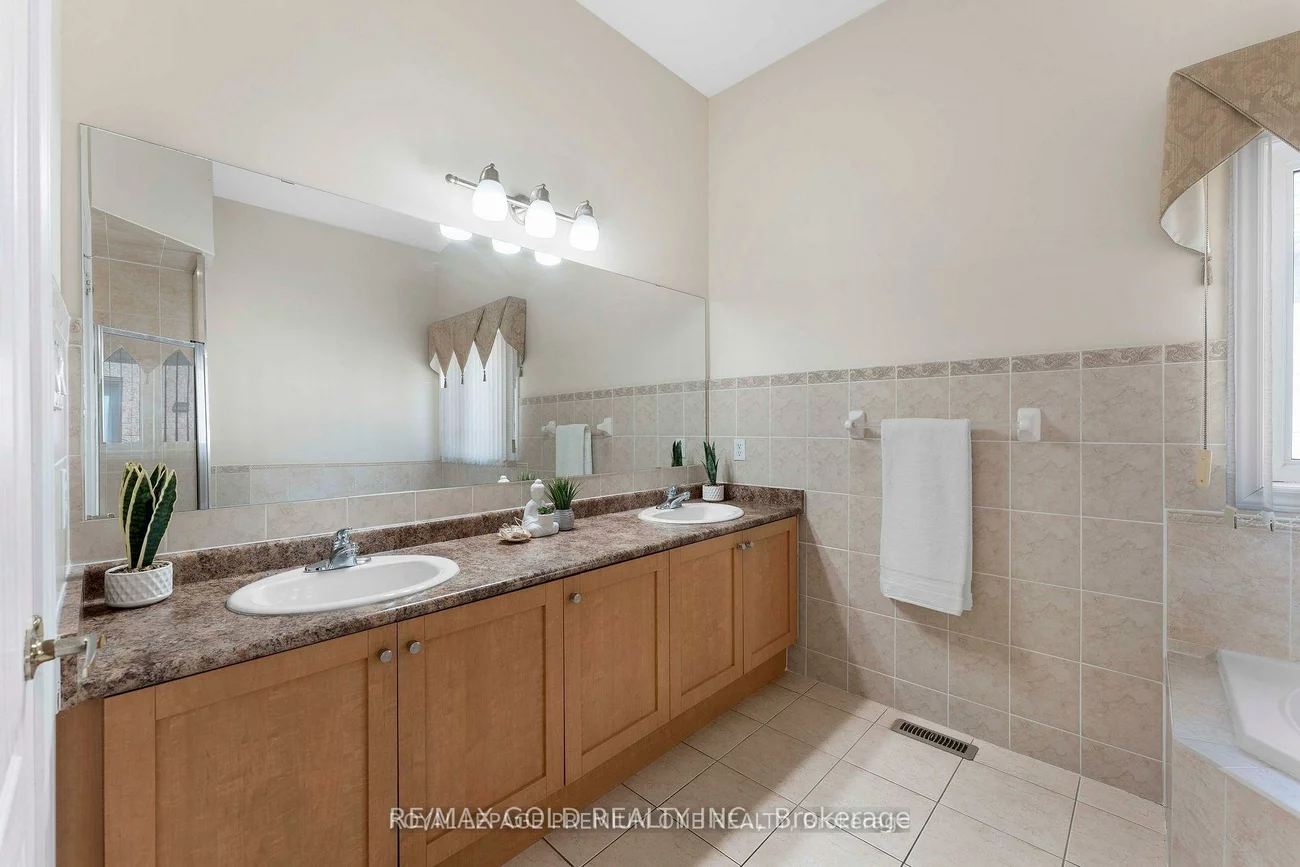 71, Louvain, Vales of Castlemore North, Brampton