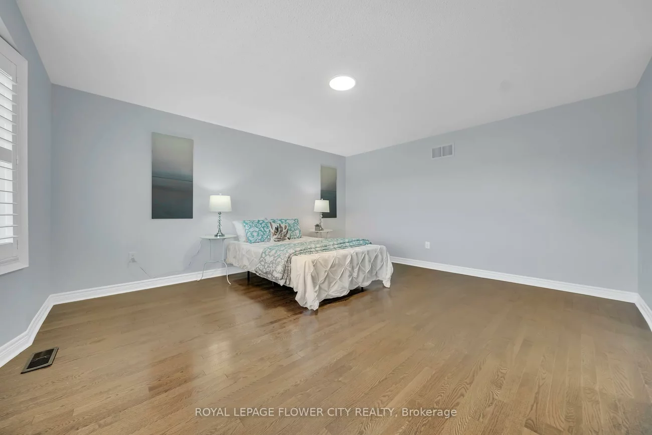 44, YOUNG GARDEN, Credit Valley, Brampton