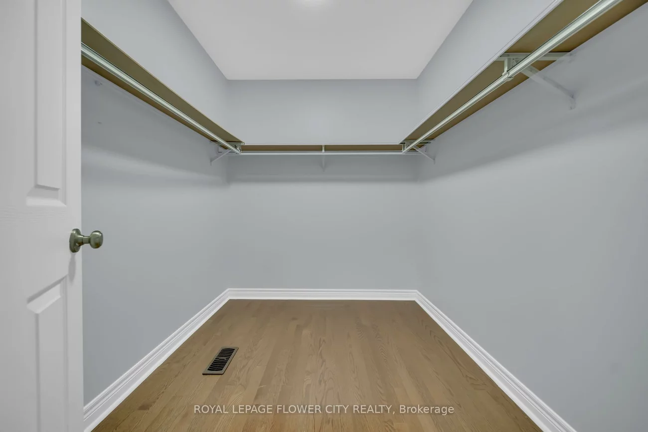 44, YOUNG GARDEN, Credit Valley, Brampton