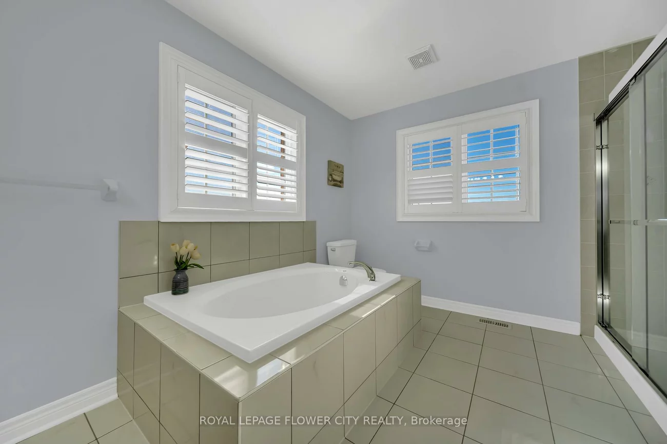 44, YOUNG GARDEN, Credit Valley, Brampton