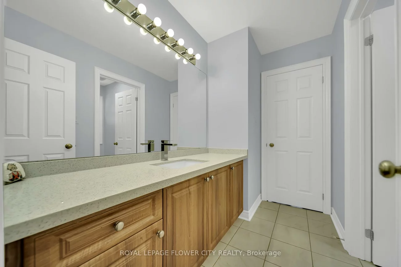 44, YOUNG GARDEN, Credit Valley, Brampton