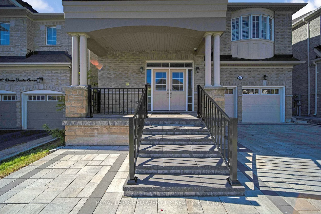44, YOUNG GARDEN, Credit Valley, Brampton
