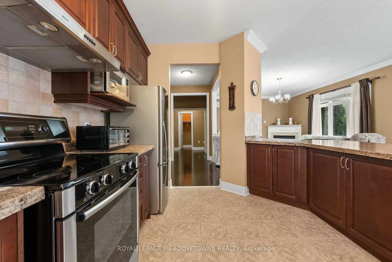 32, Nova Scotia, Bram West, Brampton