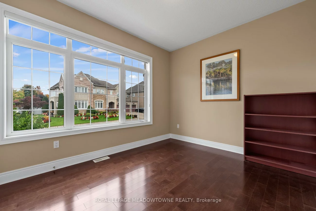32, Nova Scotia, Bram West, Brampton