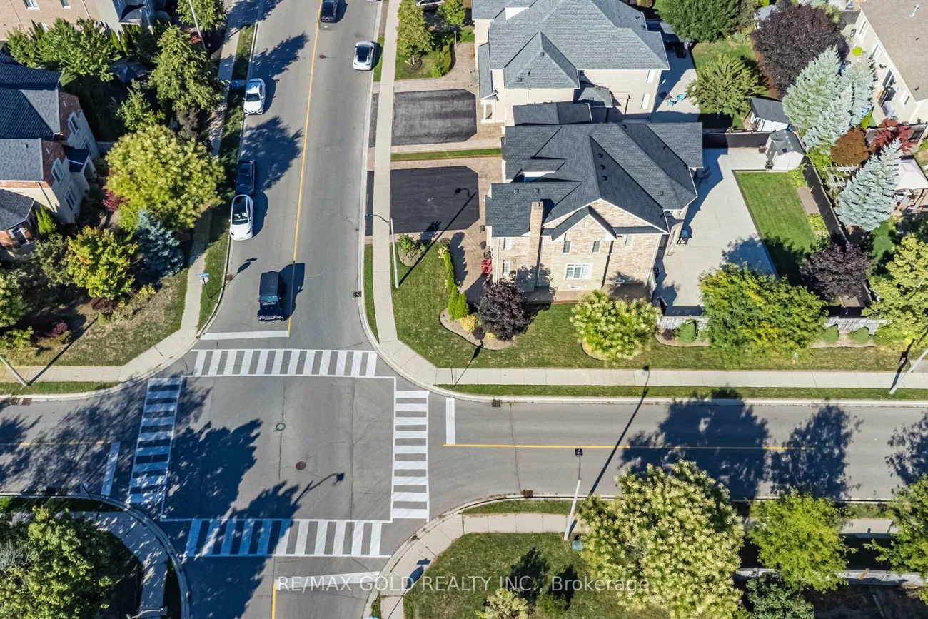 19, Eiffel, Vales of Castlemore North, Brampton