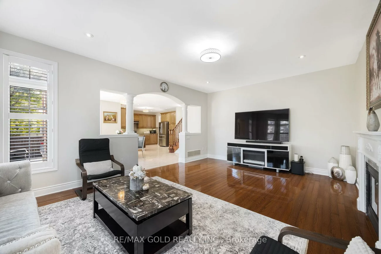 19, Eiffel, Vales of Castlemore North, Brampton