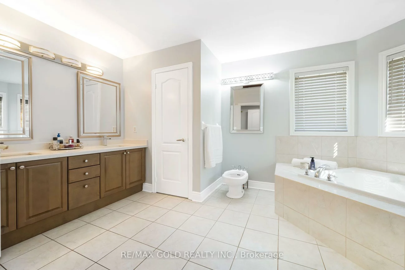 19, Eiffel, Vales of Castlemore North, Brampton